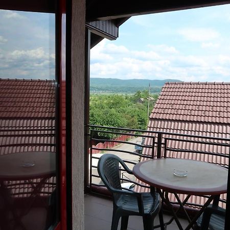 Pensiunea Arthur Râmnicu Vâlcea Esterno foto