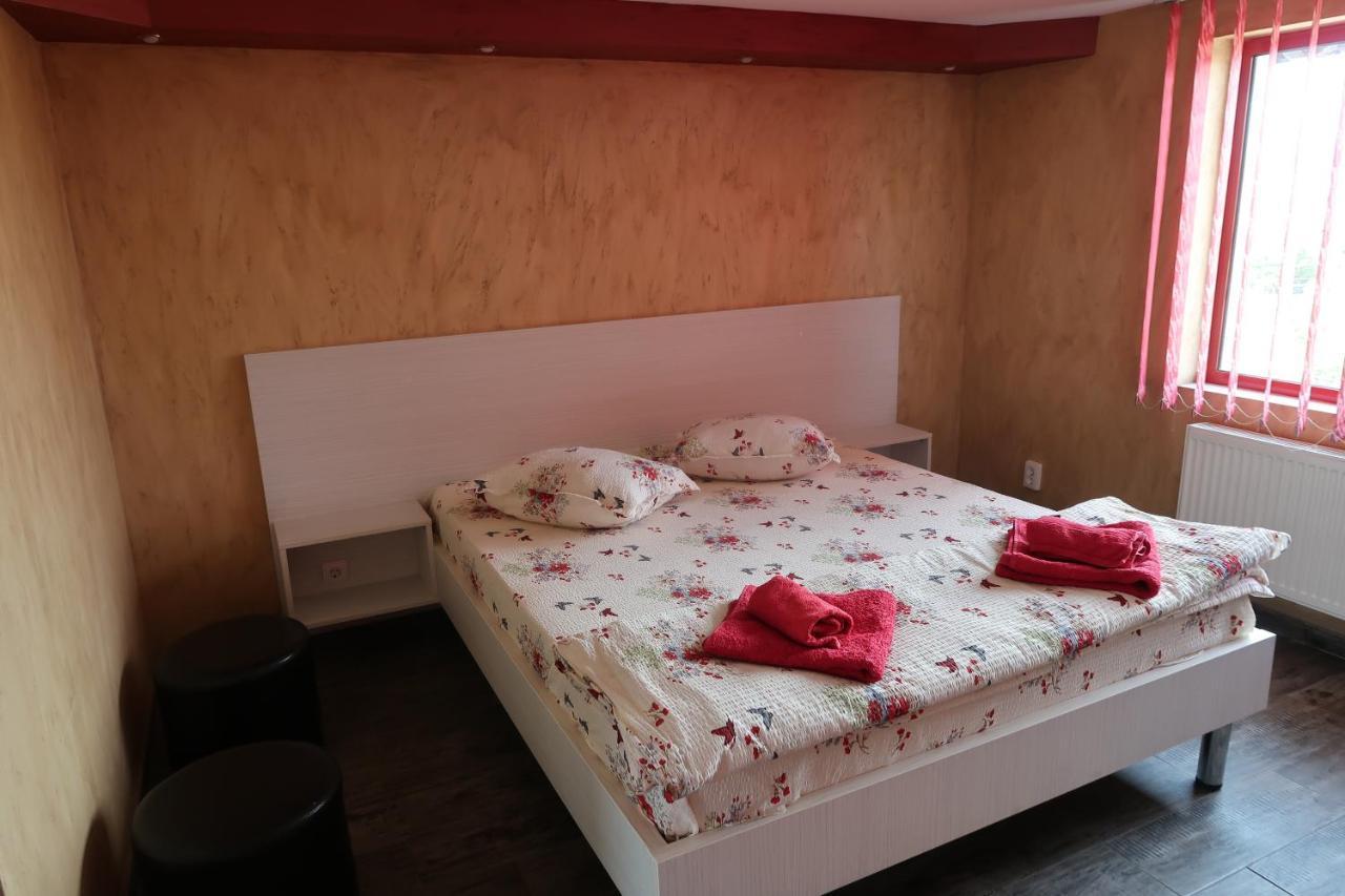 Pensiunea Arthur Râmnicu Vâlcea Esterno foto