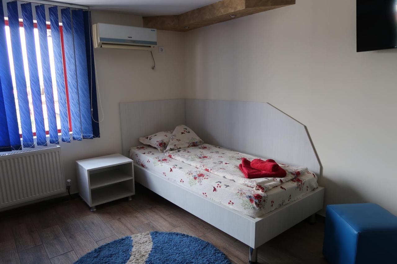 Pensiunea Arthur Râmnicu Vâlcea Esterno foto