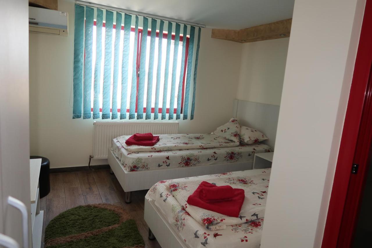 Pensiunea Arthur Râmnicu Vâlcea Esterno foto